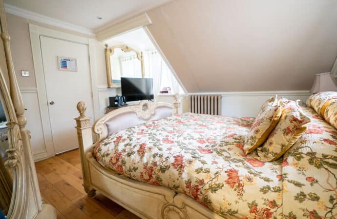 Bedroom Berwick Lodge Bristol